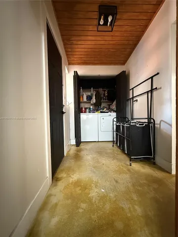 a view of a livingroom with furniture