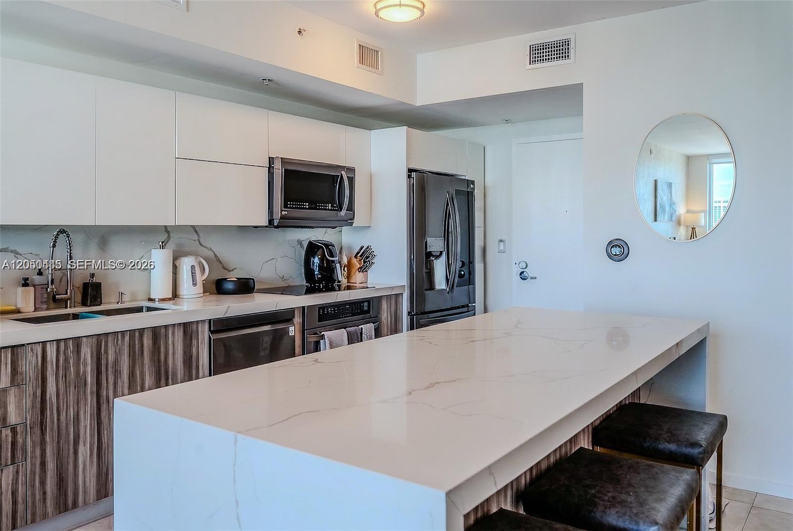90 Southwest 3rd Street, Unit 3703 Miami, FL 33130 - Photo 5 of 34 Gallery Image 5