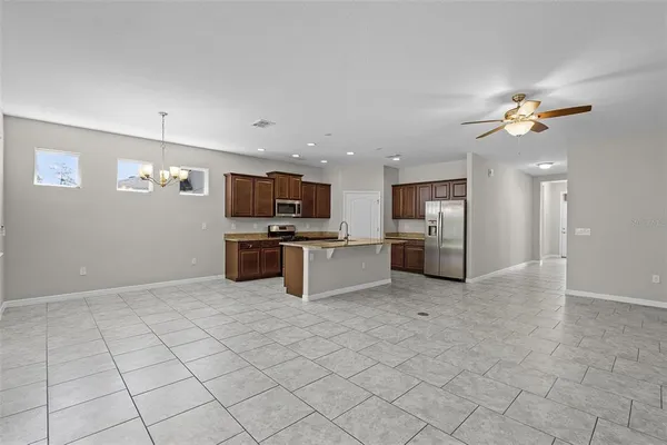 $2,550 | 405 East Freesia Court, DeLand, FL 32724