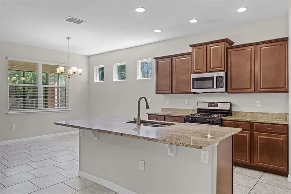 $2,550 | 405 East Freesia Court, DeLand, FL 32724