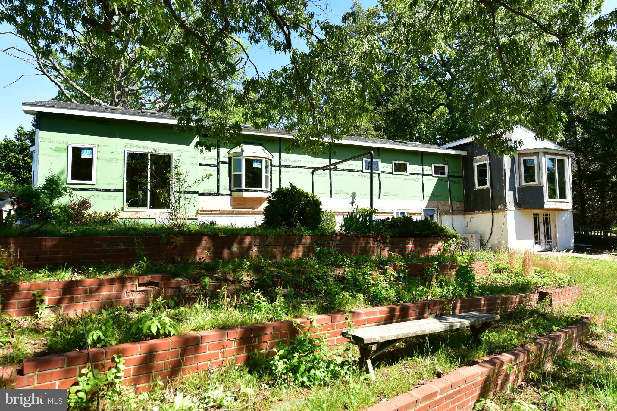 Exterior (Rear)
