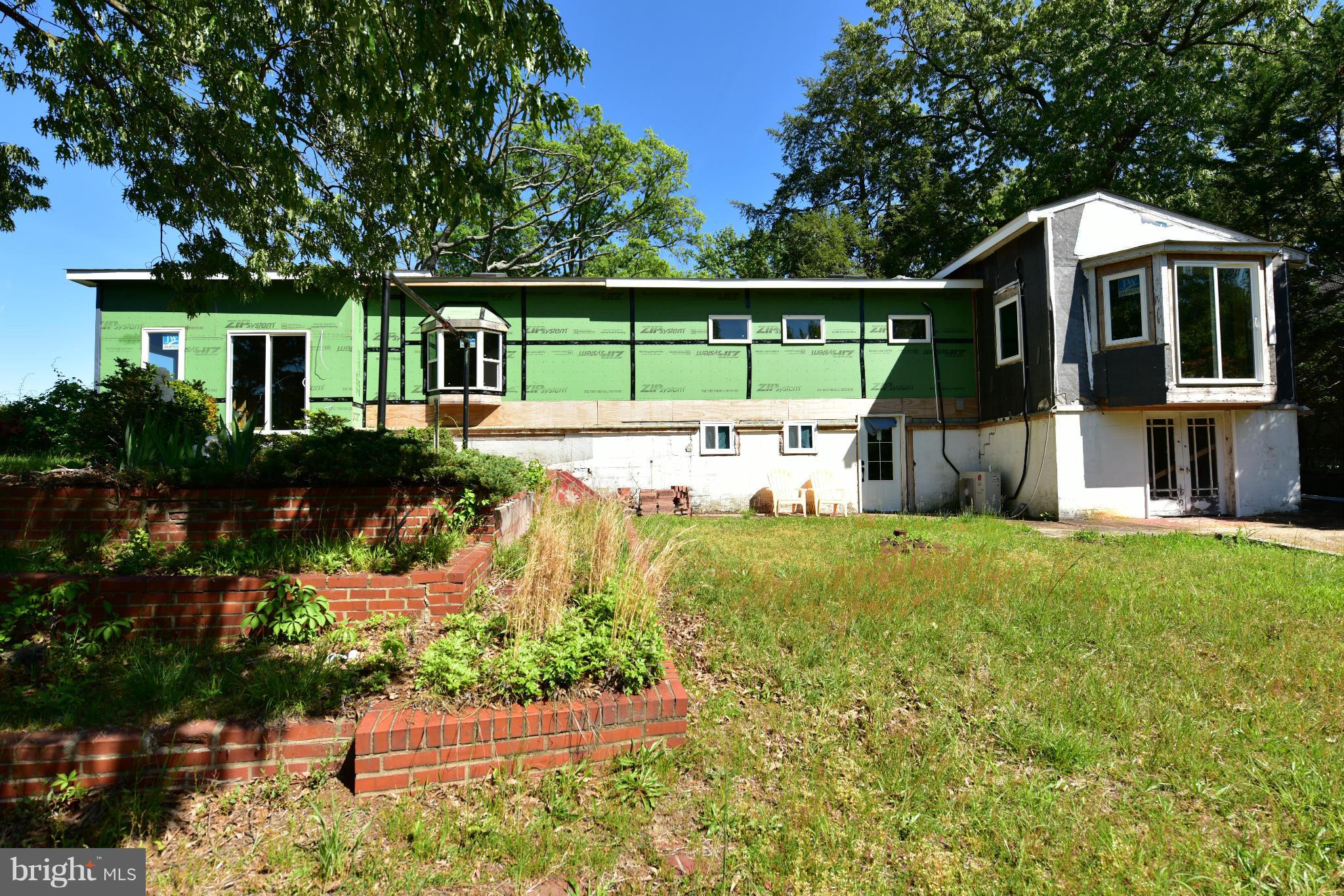 Exterior (Rear)