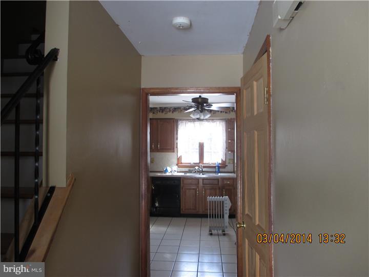 542 Ridge Avenue Atglen, PA 19310 - Photo 6 of 15 Foyer