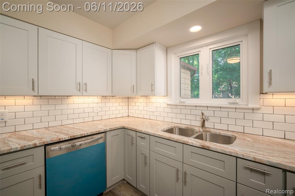 2952 Clement Street Flint, MI 48504 - Photo 5 of 27