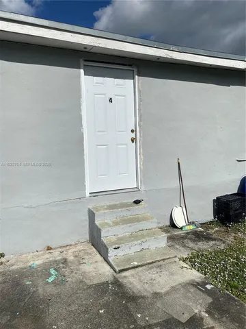 $900 | 1742 Ali Baba Avenue, Unit 4, Opa-Locka, FL 33054