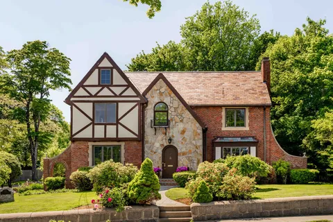 $3,150,000 | 421 Waverley Avenue, Newton, MA 02458