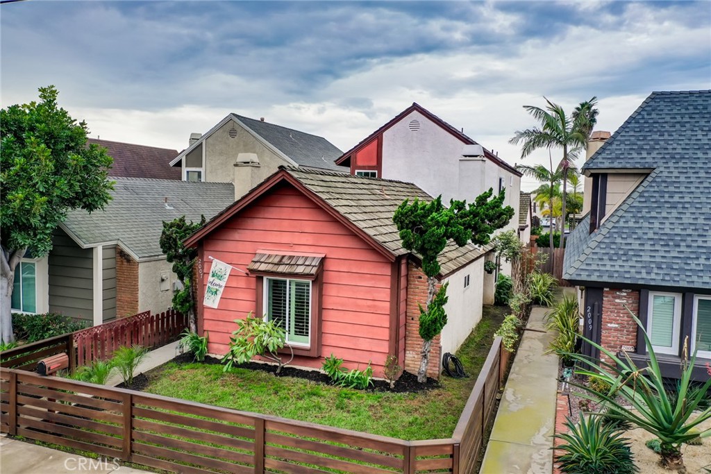 2007 Delaware Street Huntington Beach, CA 92648 - Photo 3 of 36