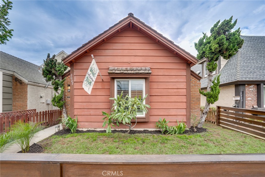 2007 Delaware Street Huntington Beach, CA 92648 - Photo 4 of 36