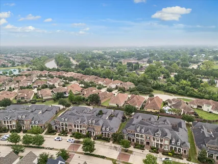 $479,000 | 530 Imperial Boulevard, Sugar Land, TX 77498
