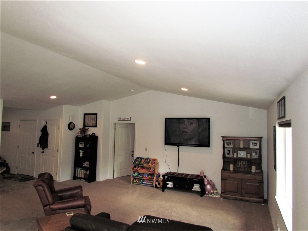 1336 Rook Drive Port Angeles, WA 98362 - Photo 8 of 25 Gallery Image 8