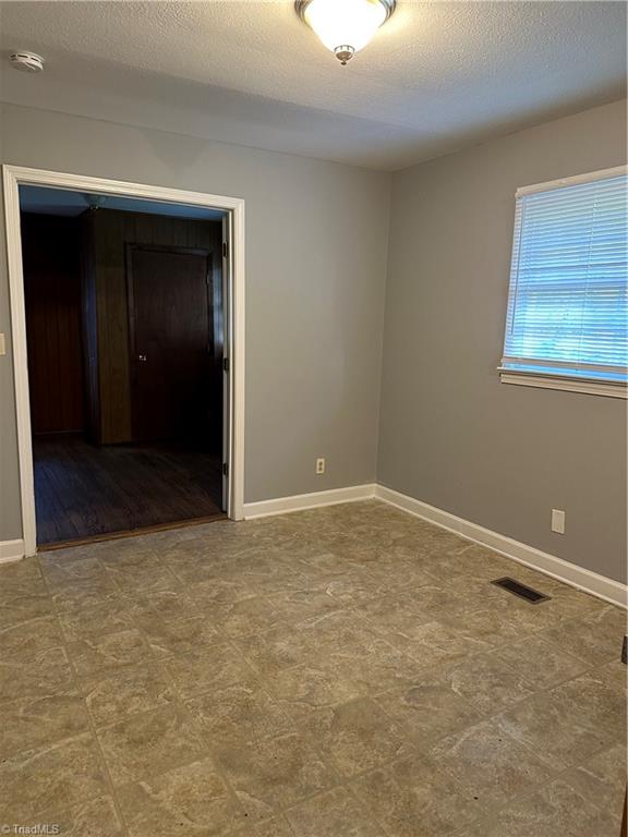 810 Polo Road Winston-Salem, NC 27106 - Photo 8 of 16 Gallery Image 8