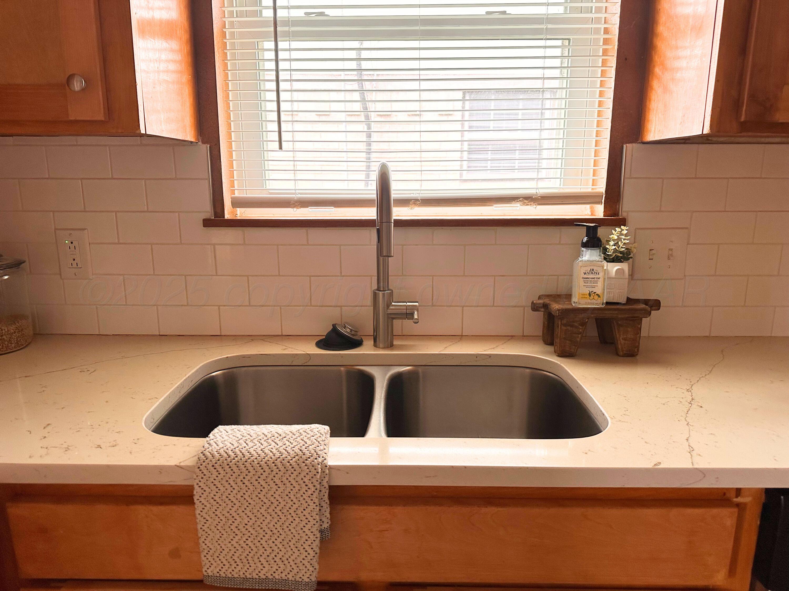 6007 Palmetto Trail Amarillo, TX 79106 - Photo 12 of 23 a bathroom with a granite countertop sink and a bathtub