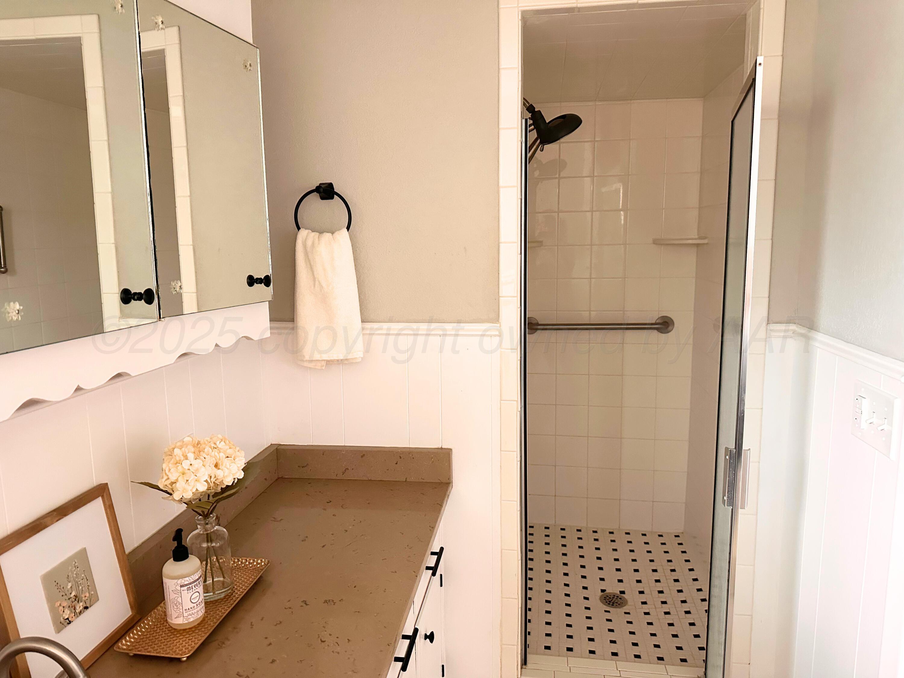 6007 Palmetto Trail Amarillo, TX 79106 - Photo 22 of 23 a bathroom with a sink