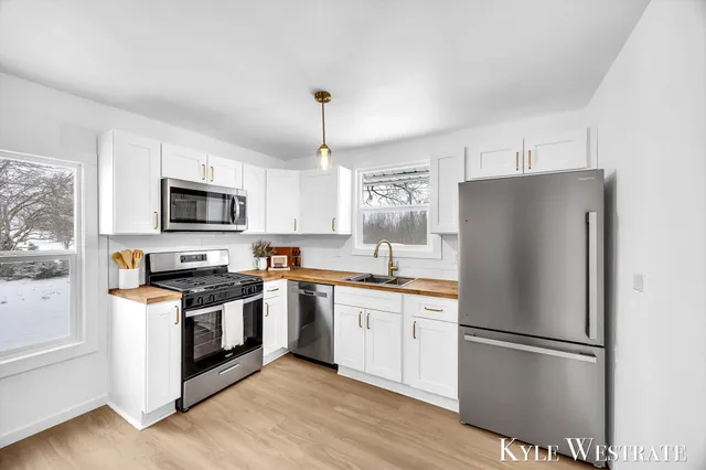 $319,900 | 2282 Wilson Avenue Northwest, Grand Rapids, MI 49534