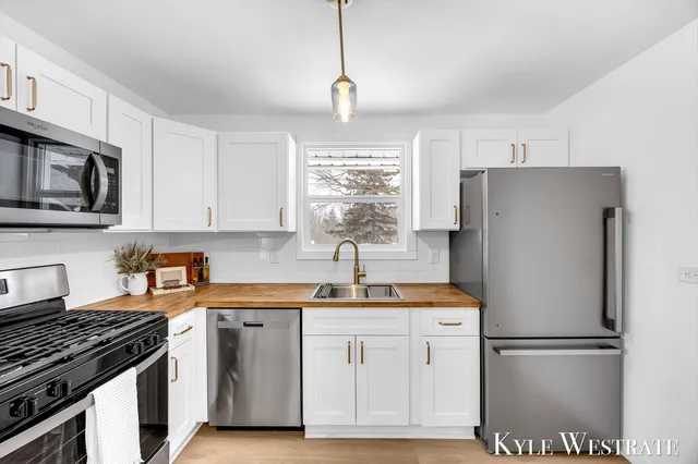 $319,900 | 2282 Wilson Avenue Northwest, Grand Rapids, MI 49534