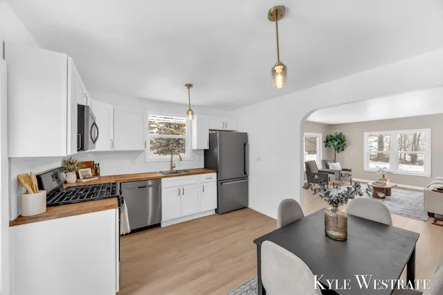 $319,900 | 2282 Wilson Avenue Northwest, Grand Rapids, MI 49534