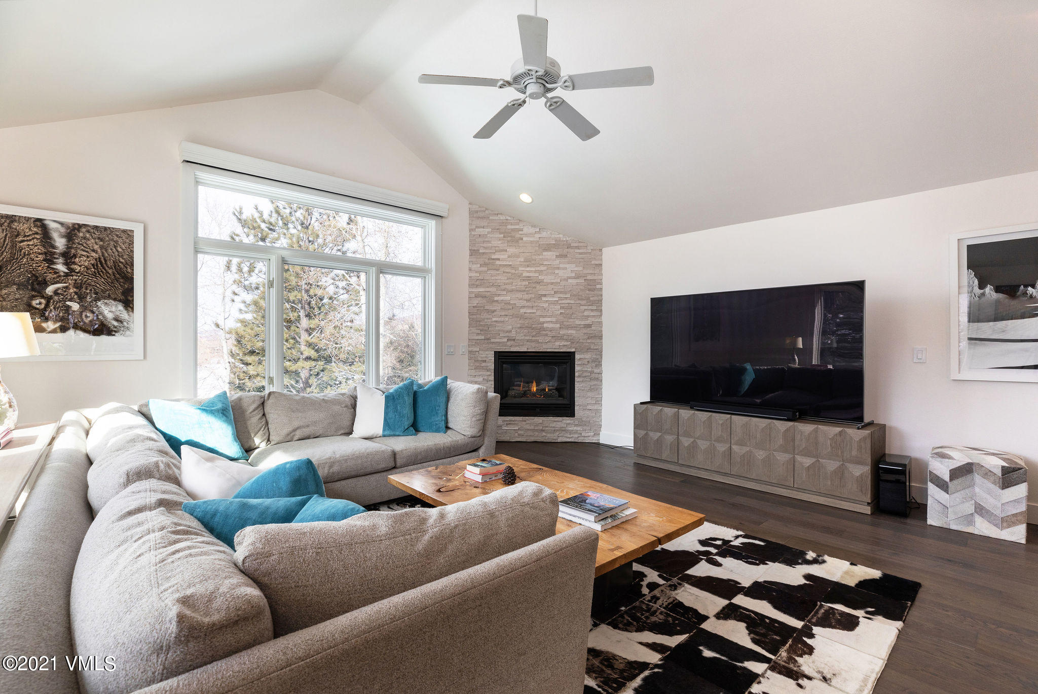 61 Chaparral Road Edwards, CO 81632 - Photo 3 of 15 Living Room