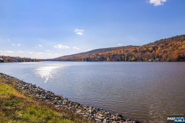 $530,000 | 11 Bushwick Lane, West Milford, NJ 07480