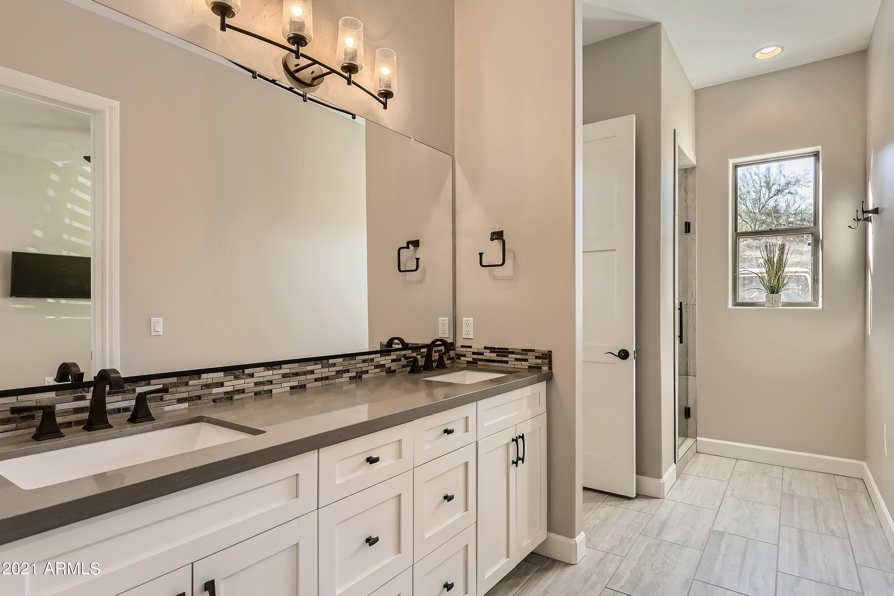 621 West Rock View Road Phoenix, AZ 85085 - Photo 31 of 40 Jack & Jill bath