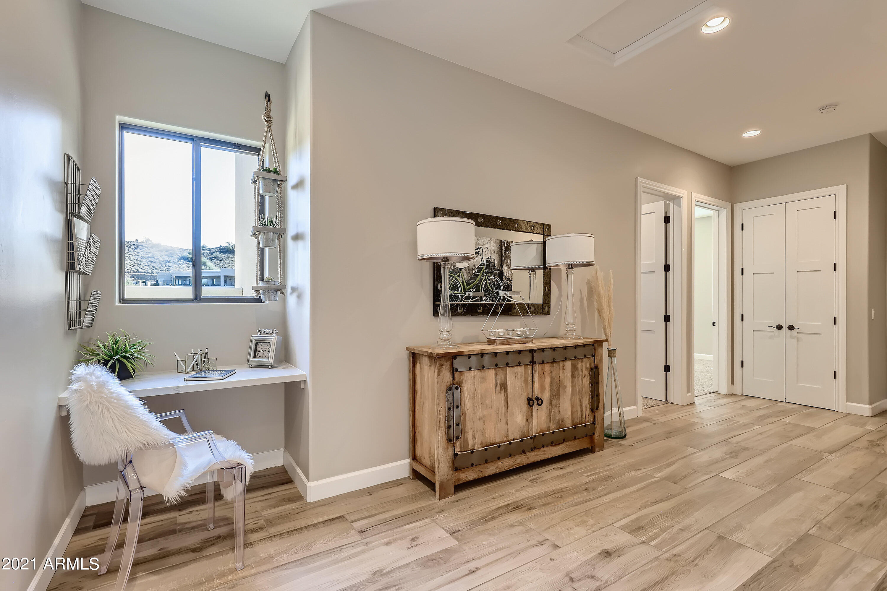 621 West Rock View Road Phoenix, AZ 85085 - Photo 36 of 40 Hall way