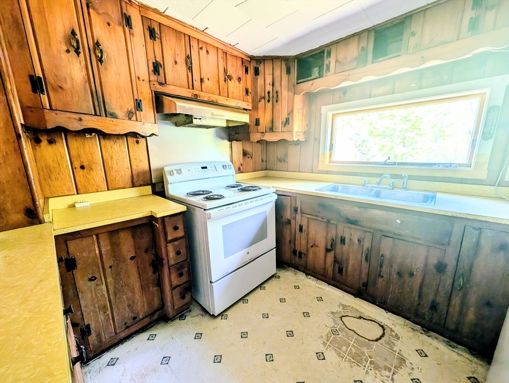 51 Russell Stage Road Blandford, MA 01008 - Photo 5 of 16