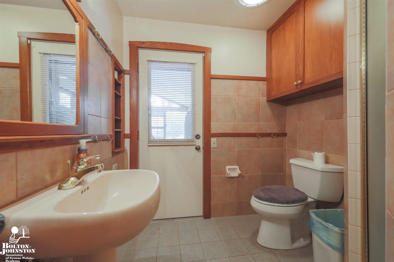 1067 Devonshire Road Grosse Pointe Park, MI 48230 - Photo 23 of 58