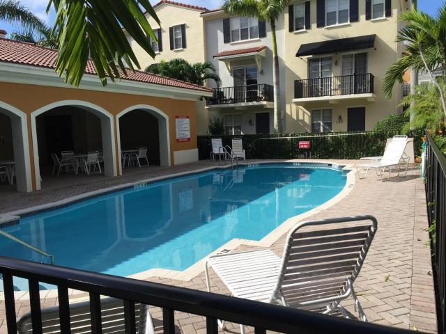 160 Greenwich Circle Jupiter, FL 33458 - Photo 2 of 9 2