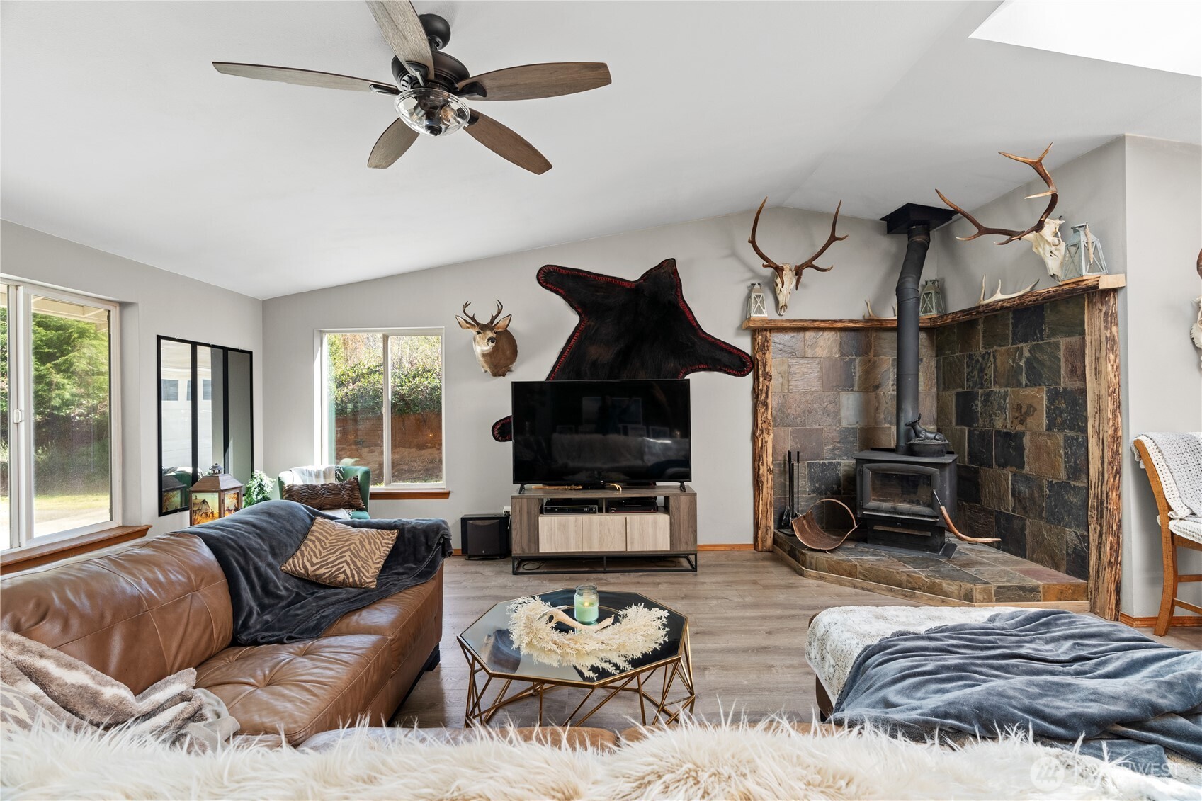 599 Ocean Beach Road Hoquiam, WA 98550 - Photo 6 of 40 Gallery Image 6