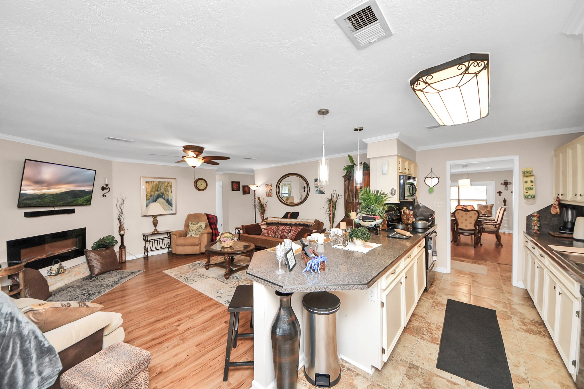 292 Kickapoo Drive Livingston, TX 77351 - Photo 15 of 50 View of Kitchen-Den