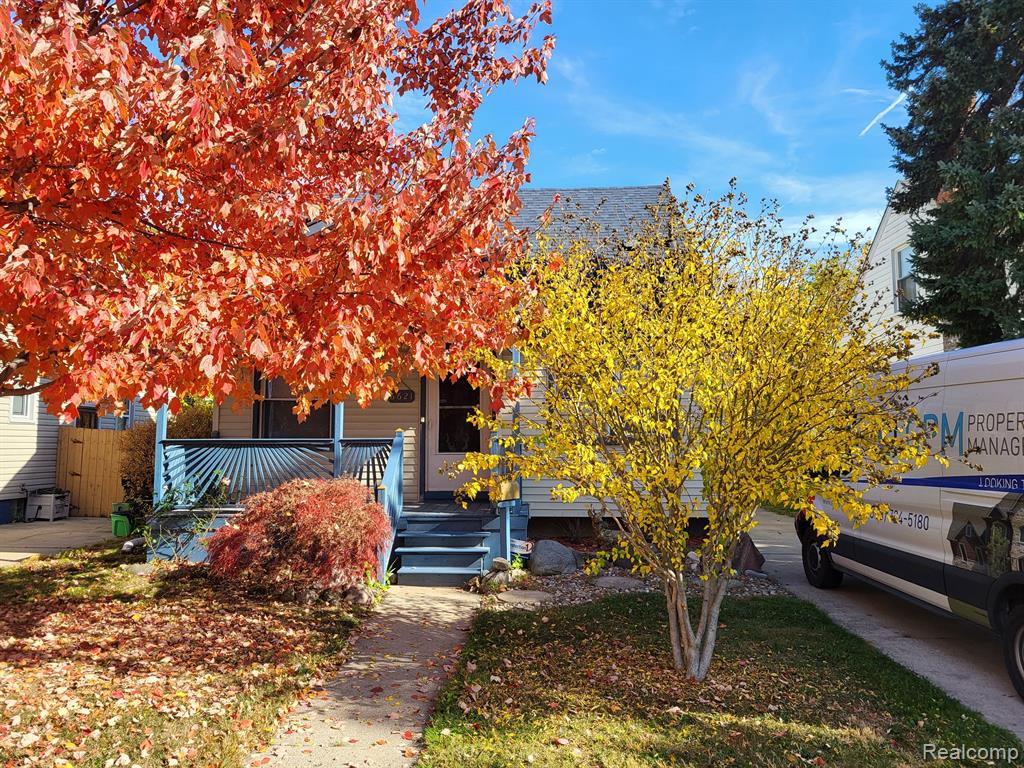 6621 Pelham Road Allen Park, MI 48101 - Photo 1 of 18
