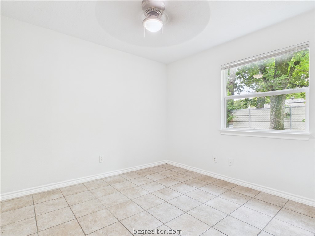 1902 Finfeather Road, Unit B Bryan, TX 77801 - Photo 11 of 15 Gallery Image 11
