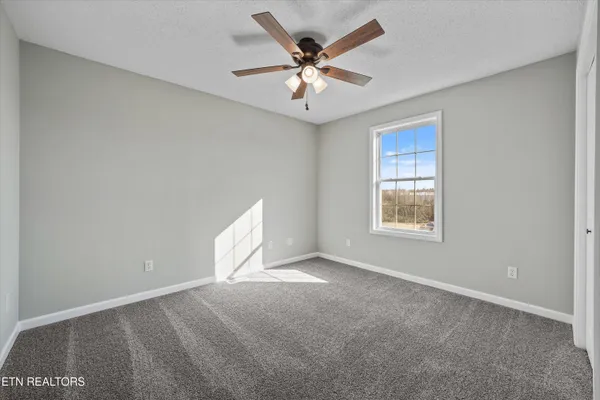 $584,900 | 252 Perkins Lane, Jacksboro, TN 37757