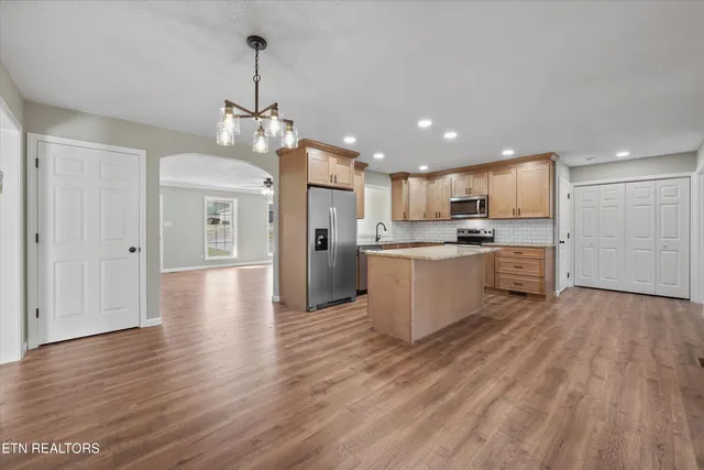 $600,000 | 252 Perkins Lane, Jacksboro, TN 37757