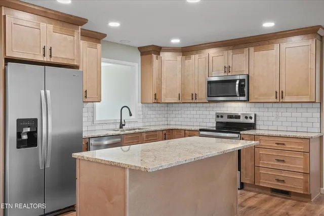 $600,000 | 252 Perkins Lane, Jacksboro, TN 37757