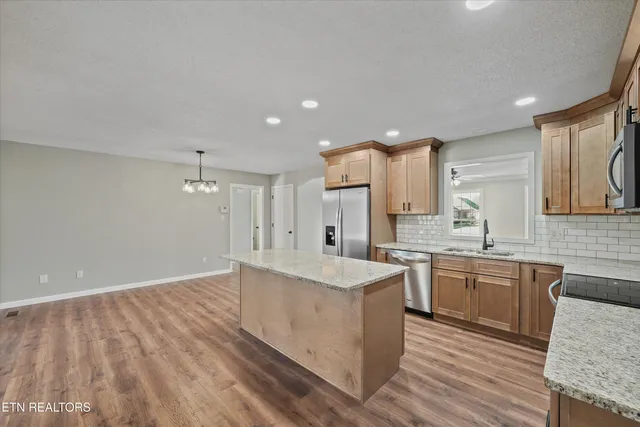 $600,000 | 252 Perkins Lane, Jacksboro, TN 37757