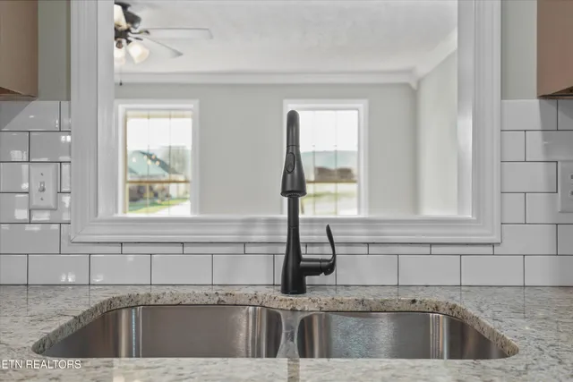 $600,000 | 252 Perkins Lane, Jacksboro, TN 37757