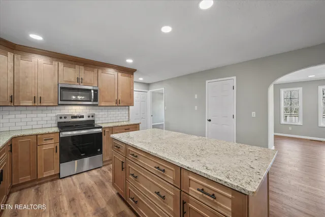 $600,000 | 252 Perkins Lane, Jacksboro, TN 37757