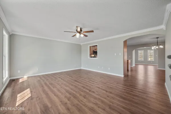 $584,900 | 252 Perkins Lane, Jacksboro, TN 37757