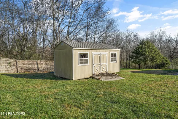 $584,900 | 252 Perkins Lane, Jacksboro, TN 37757