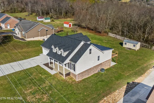 $584,900 | 252 Perkins Lane, Jacksboro, TN 37757