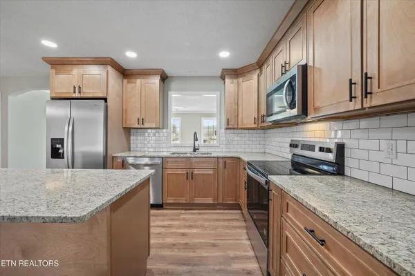 $584,900 | 252 Perkins Lane, Jacksboro, TN 37757