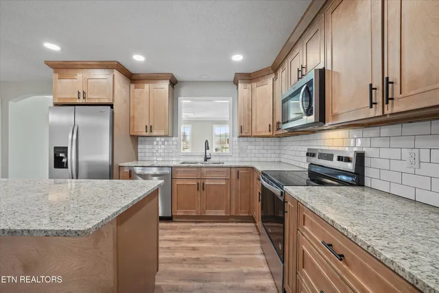 $600,000 | 252 Perkins Lane, Jacksboro, TN 37757