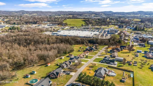 $584,900 | 252 Perkins Lane, Jacksboro, TN 37757