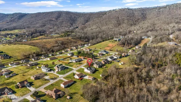 $584,900 | 252 Perkins Lane, Jacksboro, TN 37757