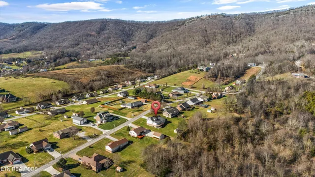 $600,000 | 252 Perkins Lane, Jacksboro, TN 37757