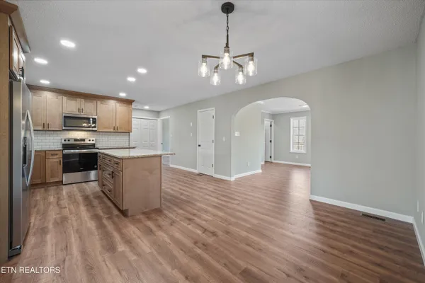 $584,900 | 252 Perkins Lane, Jacksboro, TN 37757