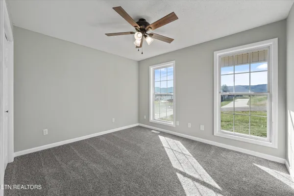 $584,900 | 252 Perkins Lane, Jacksboro, TN 37757