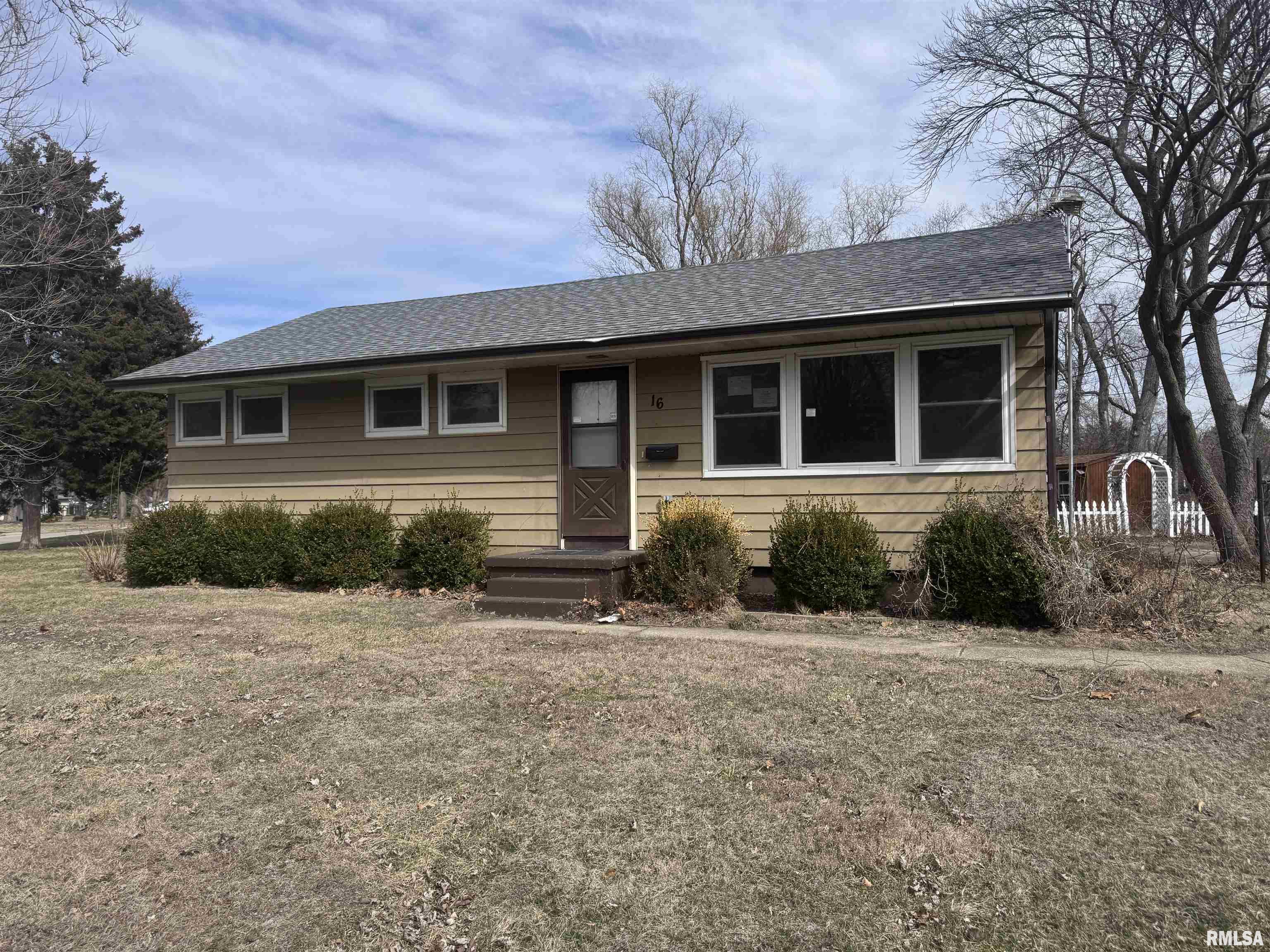 16 Arizona Drive Decatur, IL 62526 - Photo 1 of 11