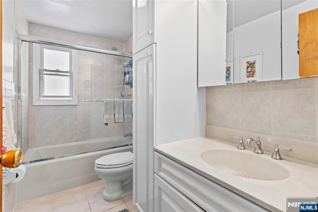 257 Hamilton Road Teaneck, NJ 07666 - Photo 12 of 31 Gallery Image 12