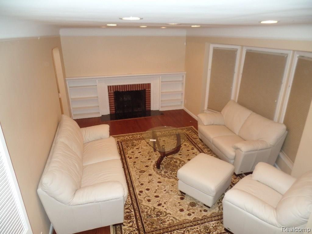 3532 Eastham Road Dearborn, MI 48120 - Photo 4 of 26 SAM_1160.JPG